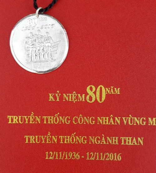 vinacomin-phai-bao-cao-thu-tuong-viec-lam-ky-niem-chuong-640000-dong-cho-cong-nhan