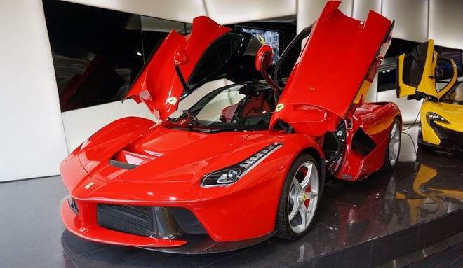 Ferrari ban dau gia LaFerrari cuoi cung hinh anh 1