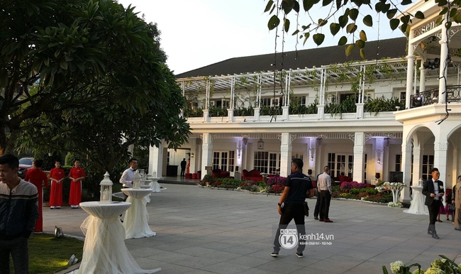 Những hình ảnh đầu tiên trong đám cưới hoành tráng của cô gái thời tiết Mai Ngọc - Ảnh 4.
