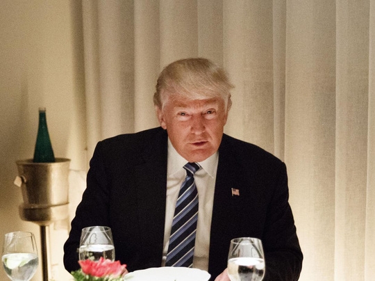  Ông Trump đã bắt đầu nhận thấy gánh nặng của công việc trong Nhà Trắng. Ảnh: AP 