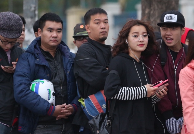 CĐV xếp hàng xuyên đêm, chờ mua vé trận Việt Nam - Indonesia - ảnh thể thao