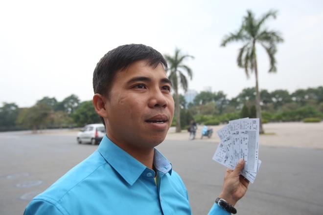 CĐV xếp hàng xuyên đêm, chờ mua vé trận Việt Nam - Indonesia - ảnh thể thao