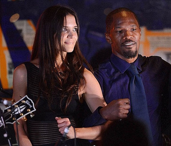 katie-holmes-len-tieng-truoc-tin-don-bi-mat-ket-hon