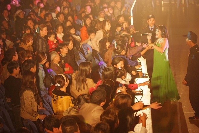 Nghe si hai mien Bac phan phao phat ngon cua Thanh Trung hinh anh 2