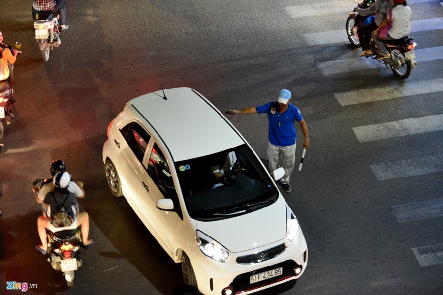 Tho rua xe 11 nam 'giai cuu' ket xe o Sai Gon hinh anh 13