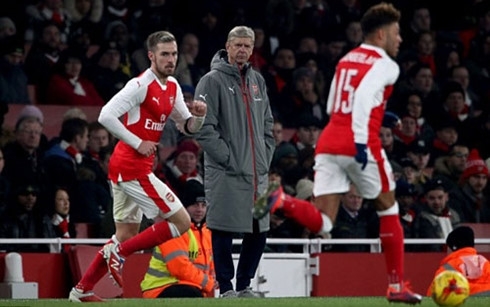 west ham arsenal thanh bai tai giao su hinh 1