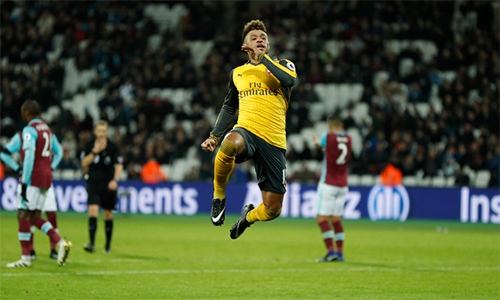 sanchez-lap-hattrick-arsenal-len-nhi-bang-1