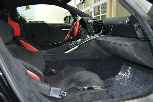  Lexus LFA được sản xuất vào năm 2009 với số lượng hạn chế 500 chiếc trên toàn thế giới cùng mức giá bán khoảng 370.000 USD. Thời điểm ra mắt siêu xe này nhanh chóng rơi vào tình trạng cháy hàng. 