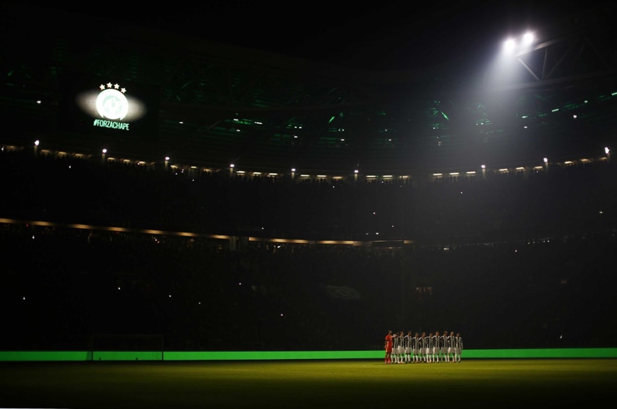 The gioi bong da cung nam tay cau nguyen cho Chapecoense hinh anh 2