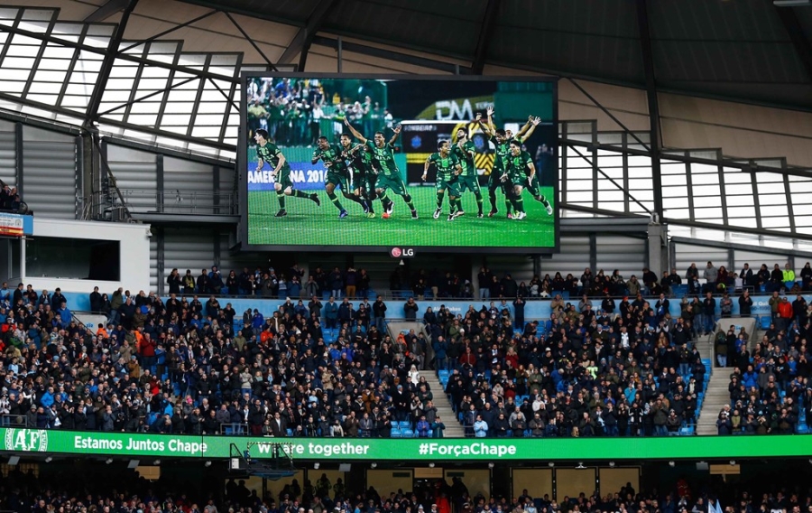 The gioi bong da cung nam tay cau nguyen cho Chapecoense hinh anh 3