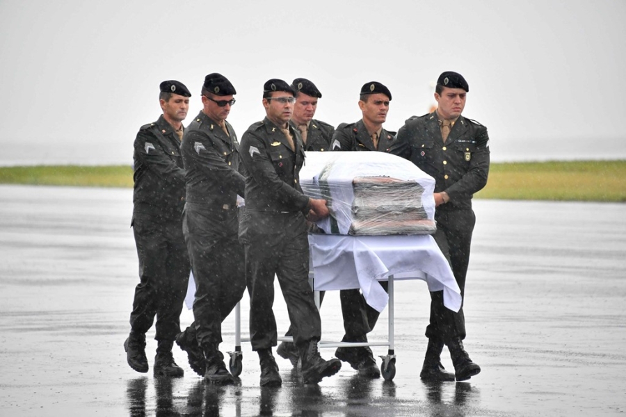 The gioi bong da cung nam tay cau nguyen cho Chapecoense hinh anh 10