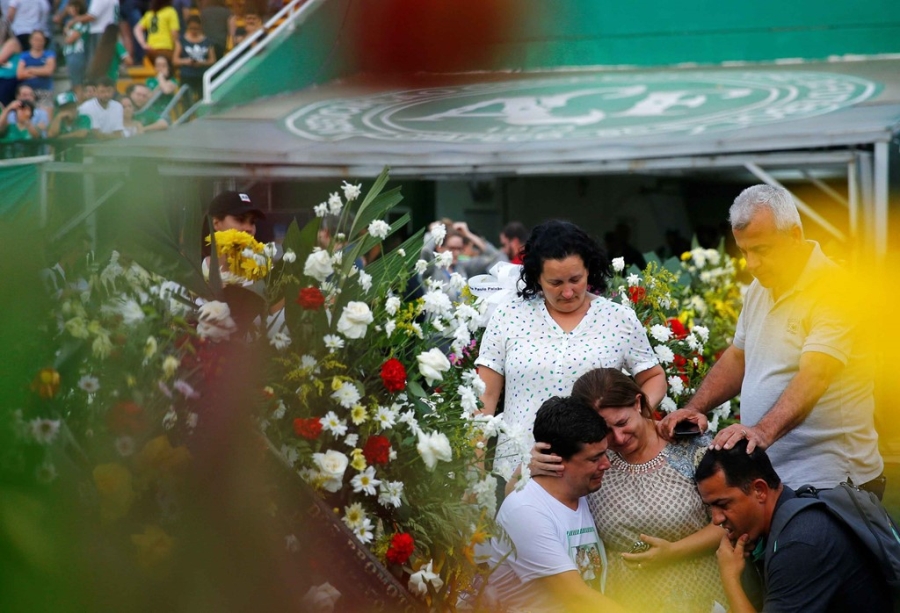 The gioi bong da cung nam tay cau nguyen cho Chapecoense hinh anh 14