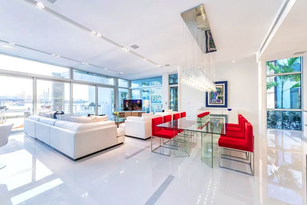 em-ut-kim-va-ban-trai-goc-viet-thue-villa-nghi-duong-8000-usd-mot-dem-6