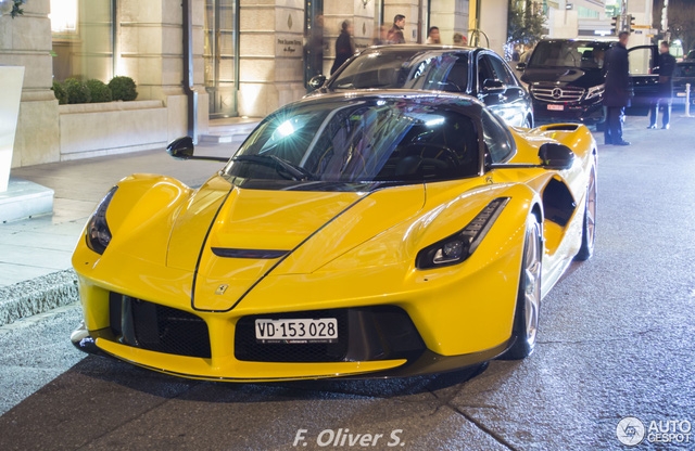 Ferrari LaFerrari Aperta giá 45 tỷ Đồng đầu tiên mang ngoại thất vàng rực - Ảnh 3.