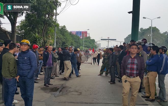 Hơn 30 ô tô tiếp tục vây trạm thu phí cầu Bến Thuỷ, Giám đốc chi nhánh BOT đã lên tiếng - Ảnh 4.