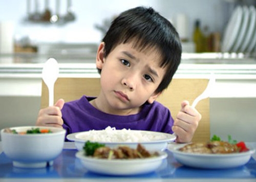 Phơi nắng, nhồi sữa con vẫn lùn tịt