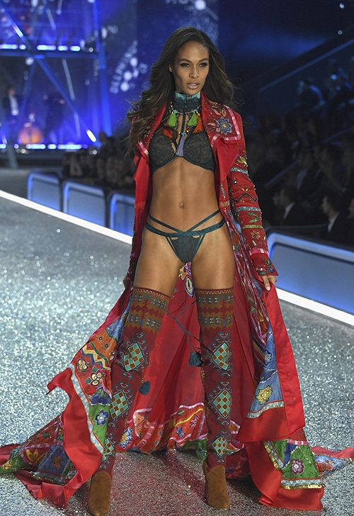 Tài sản hàng chục triệu đô của chân dài Victoria's Secret