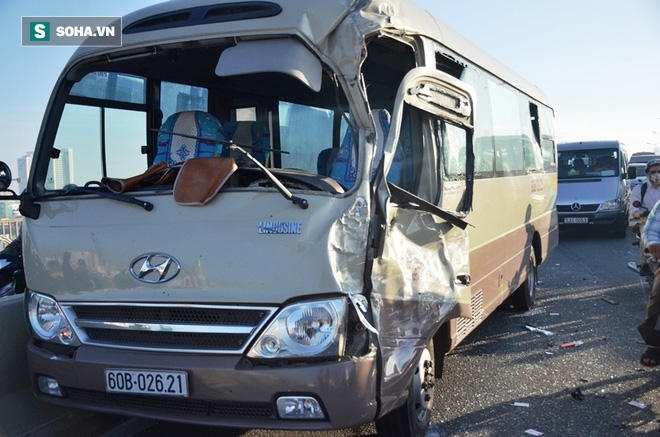 Xe khách móp đầu sau va chạm, hàng ngàn phương tiện chôn chân trên cầu Sài Gòn - Ảnh 5. Xe khách móp đầu sau va chạm, hàng ngàn phương tiện chôn chân trên cầu Sài Gòn - Ảnh 5.