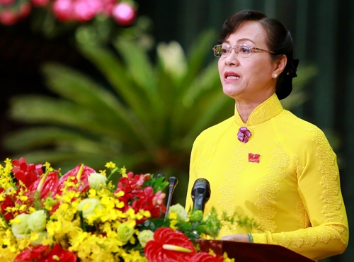 ba-nguyen-thi-quyet-tam-nhieu-can-bo-quan-lieu-xa-dan