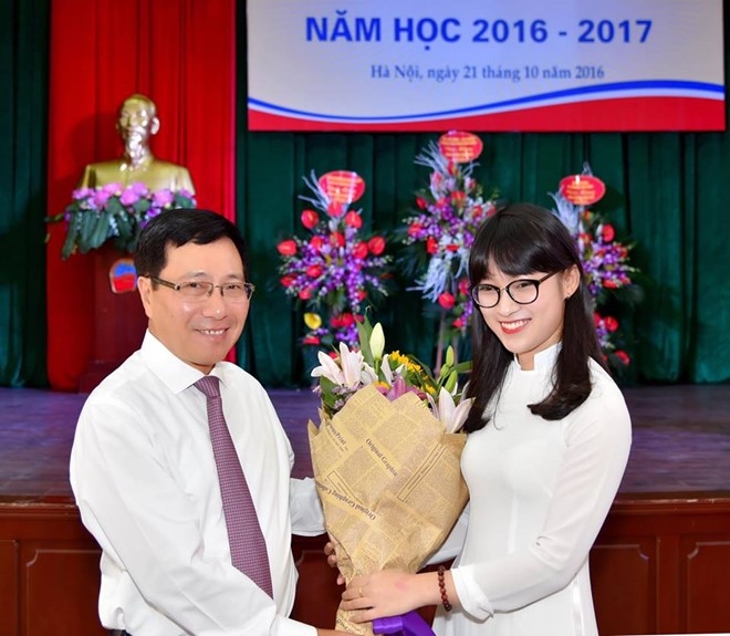 Gap lai nu sinh xinh dep nhai 7 thu tieng hinh anh 3