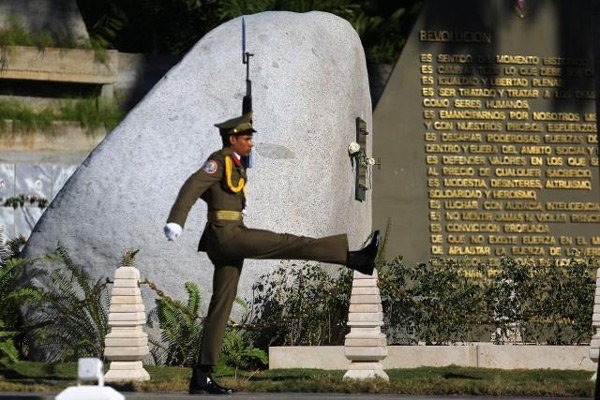 Ngôi mộ bằng đá của lãnh tụ Cuba Fidel Castro