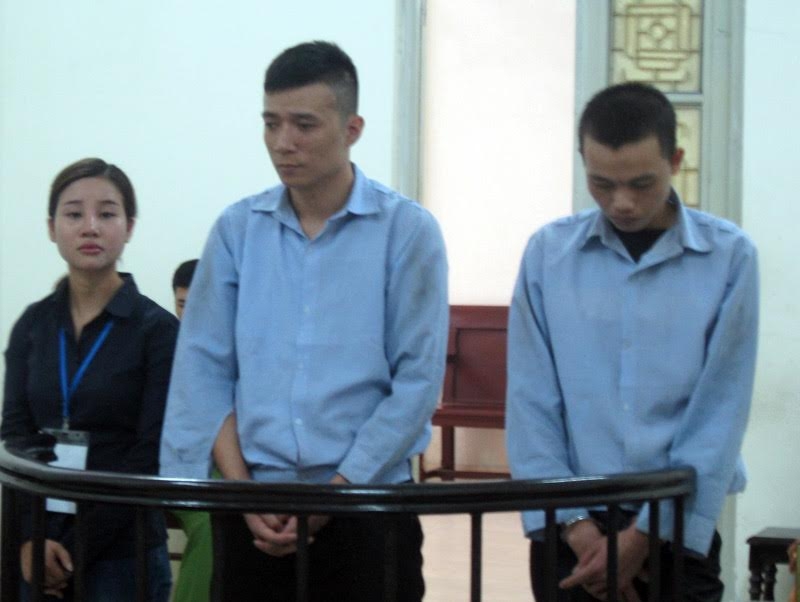 Phận tiếp viên và những trận mưa đòn vì trái ý chủ