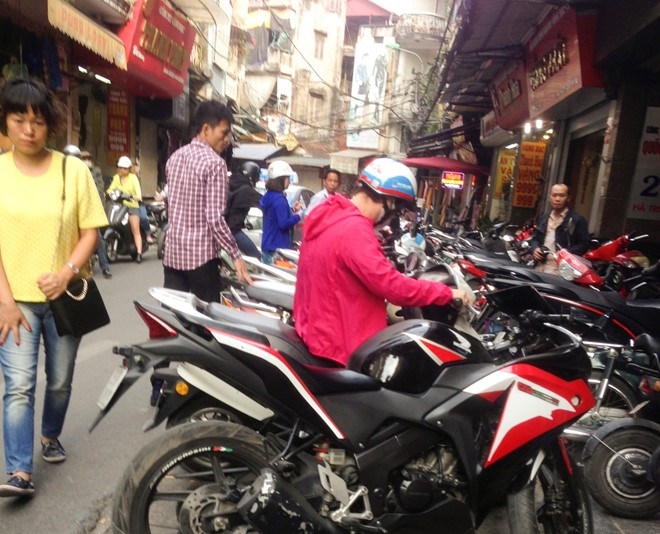 'Pho dola' loan gia trong ngay USD bien dong hinh anh 1