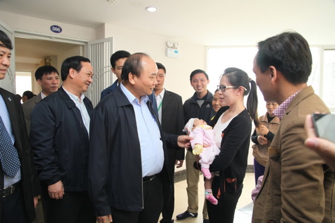 Thủ tướng vào tận bếp thăm cư dân chung cư thu nhập thấp 