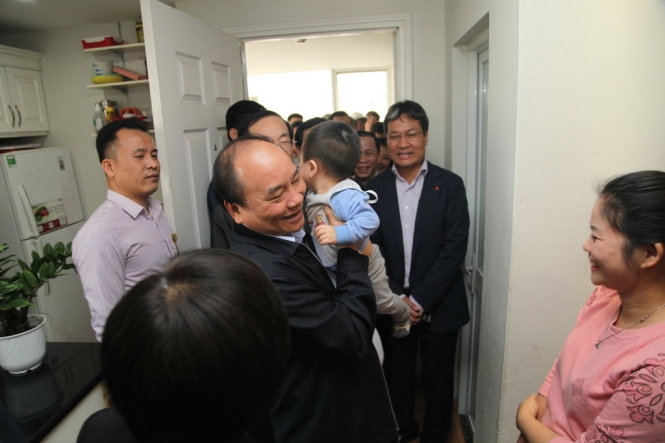 Thủ tướng vào tận bếp thăm cư dân chung cư thu nhập thấp 