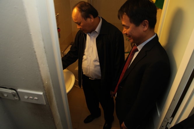 Thủ tướng vào tận bếp thăm cư dân chung cư thu nhập thấp 