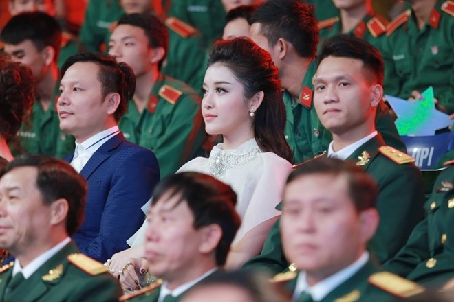 A hau Huyen My rang ro o truong quay Chung toi la chien si hinh anh 3