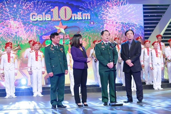 A hau Huyen My rang ro o truong quay Chung toi la chien si hinh anh 5