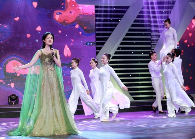 A hau Huyen My rang ro o truong quay Chung toi la chien si hinh anh 6