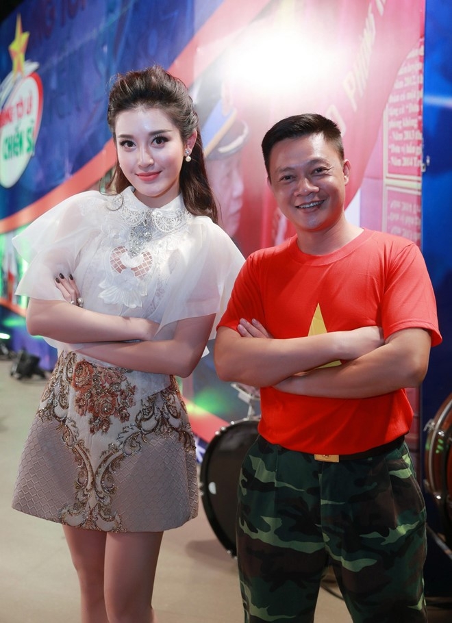 A hau Huyen My rang ro o truong quay Chung toi la chien si hinh anh 10
