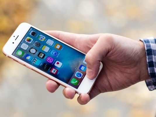 Con khung hoang iPhone 6S cua Apple dang lon dan hinh anh 1