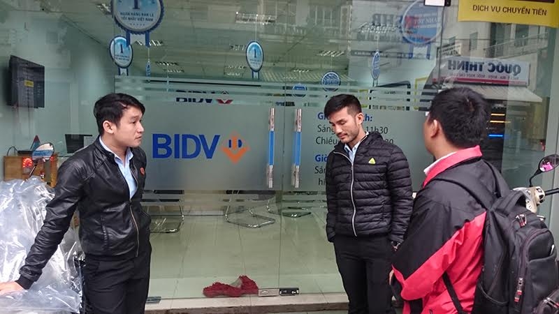 cong tác an ninh tại phong giao dich ngan hang bi cuop the nao? hinh anh 5