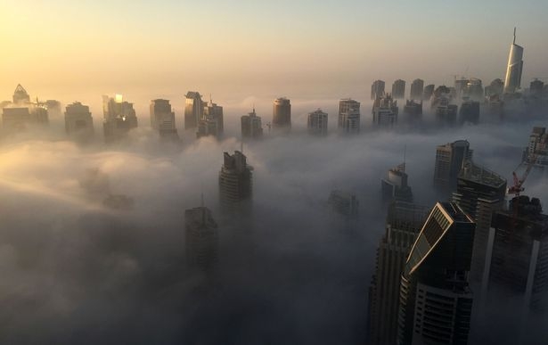 dubai bong hoa “thanh pho tren may” vi suong mu hinh anh 2