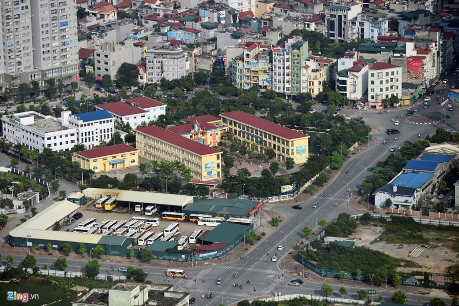 Khu do thi nhieu bai do, showroom oto nhat Ha Noi hinh anh 13