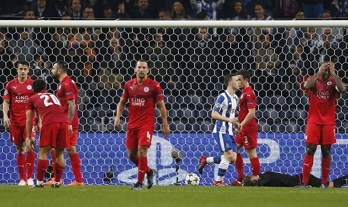 leicester-thua-tran-dau-tien-o-champions-league