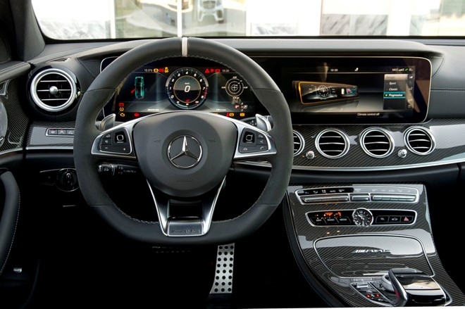 Mercedes E63 AMG: Sedan the thao thong minh nhat hinh anh 2