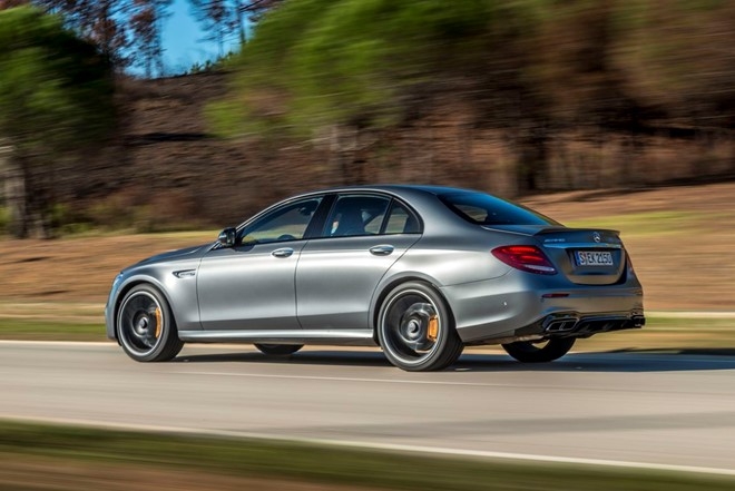 Mercedes E63 AMG: Sedan the thao thong minh nhat hinh anh 5
