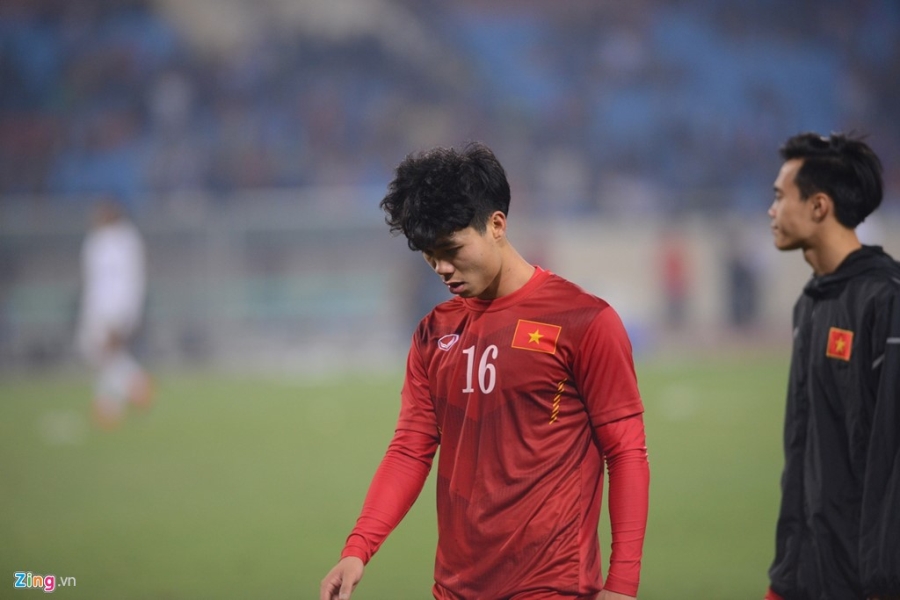 Xuan Truong khoc nuc no, duoc dong doi diu khoi san hinh anh 2