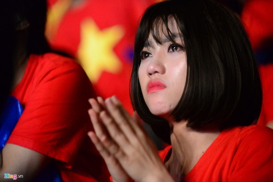 Xuan Truong khoc nuc no, duoc dong doi diu khoi san hinh anh 8