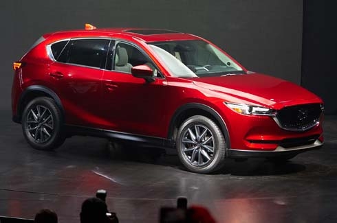 cuoc-chien-honda-cr-v-2017-va-mazda-cx-5-2017-2