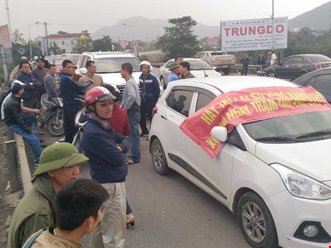 Duoc ho tro gia ve, nguoi dan van chan cau Ben Thuy hinh anh 1