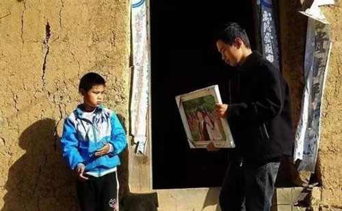 hai-anh-em-mo-coi-rau-chao-nuoi-nhau-qua-ngay-4