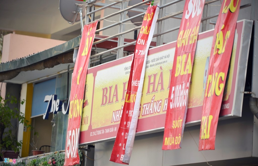 Quang cao 'dong phuc' dang dan bien mat tai pho kieu mau hinh anh 12