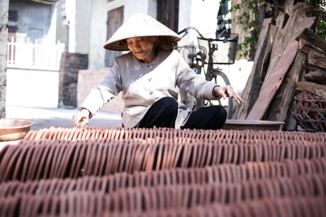 Lang gom co hon 1.000 nam tuoi ben song Hong - Anh 17