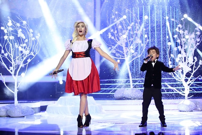 Hoai Linh rut tien tui tang thi sinh nhi 50 trieu dong hinh anh 2