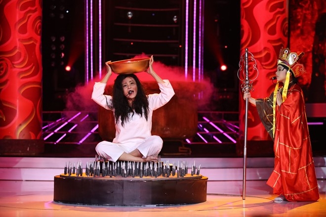 Hoài Linh rút tiền túi tặng thí sinh nhí 50 triệu đồng hình ảnh 5 Hoai Linh rut tien tui tang thi sinh nhi 50 trieu dong hinh anh 5